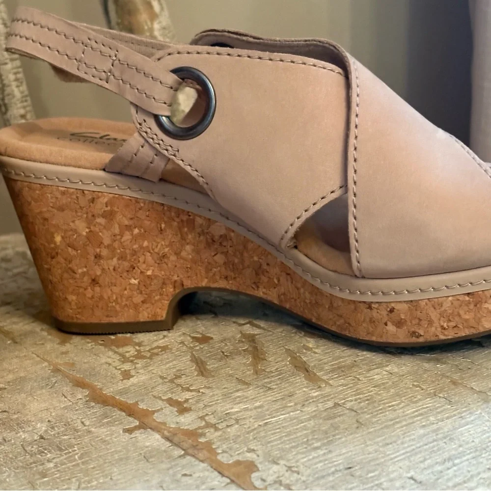 Clark’s Women's Giselle Loop Wedge Sandals Taupe size 7